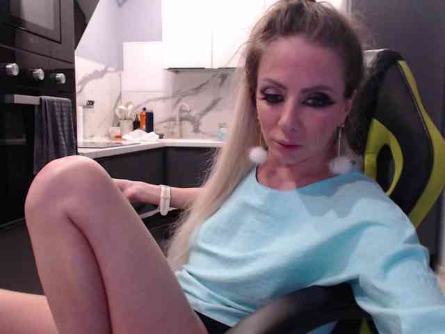 blondalina webcam