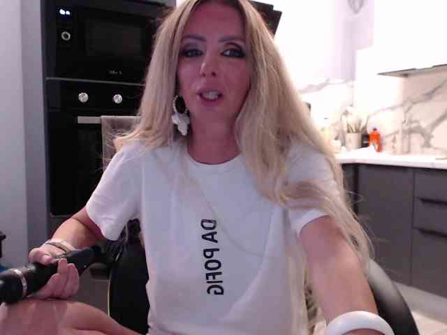 blondalina webcam