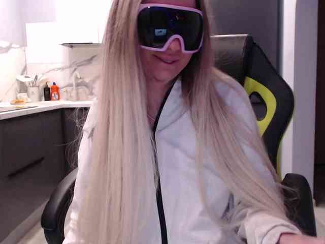 blondalina webcam