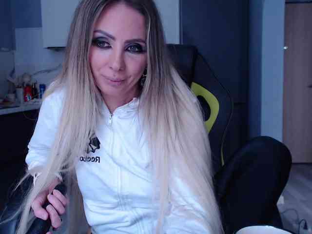 blondalina webcam