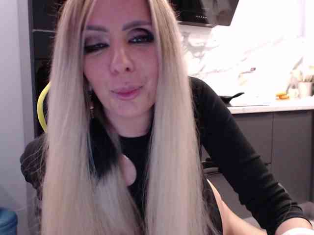 blondalina webcam