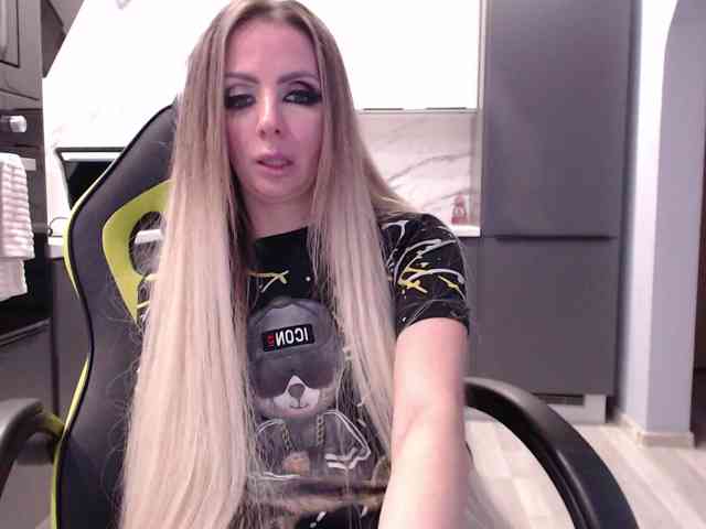 blondalina webcam