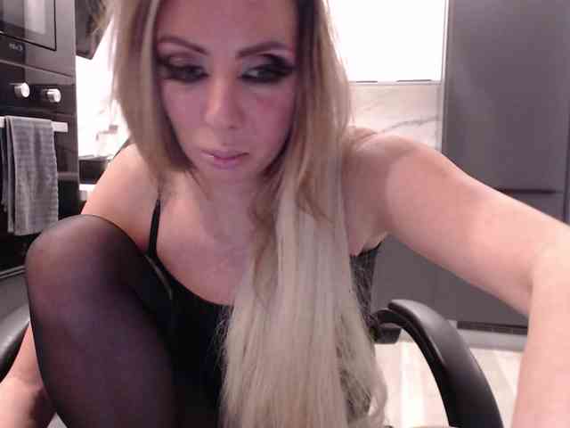 blondalina Live Webcam on BongaCams