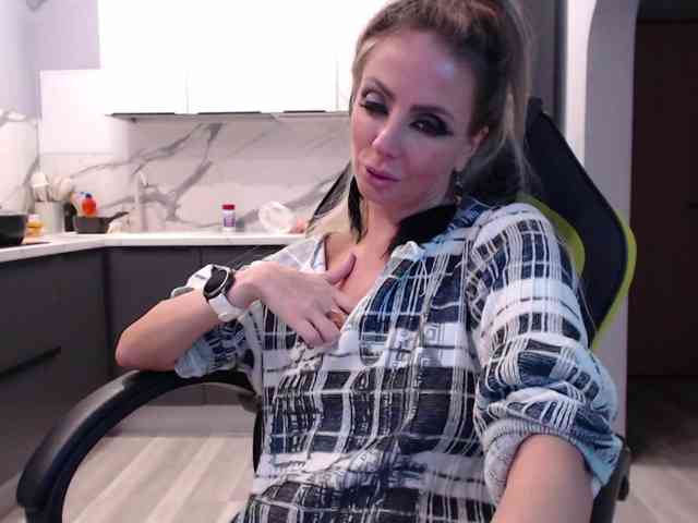 blondalina webcam