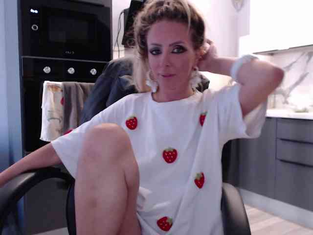 blondalina Live Webcam on BongaCams