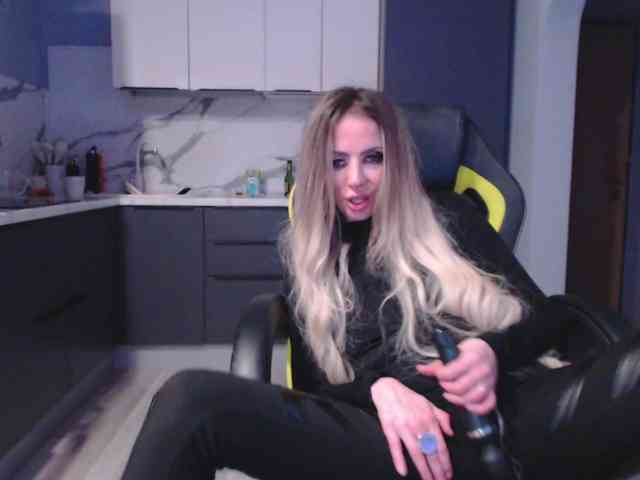 blondalina webcam