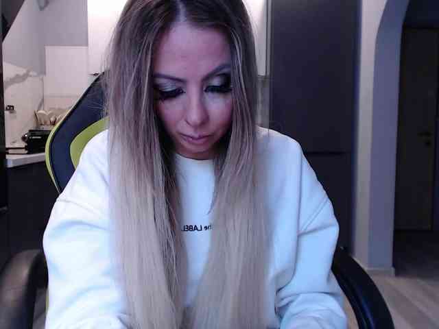 blondalina webcam