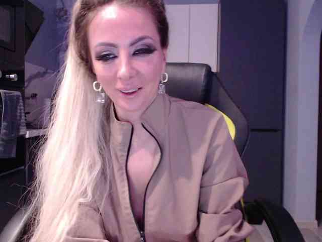 blondalina webcam
