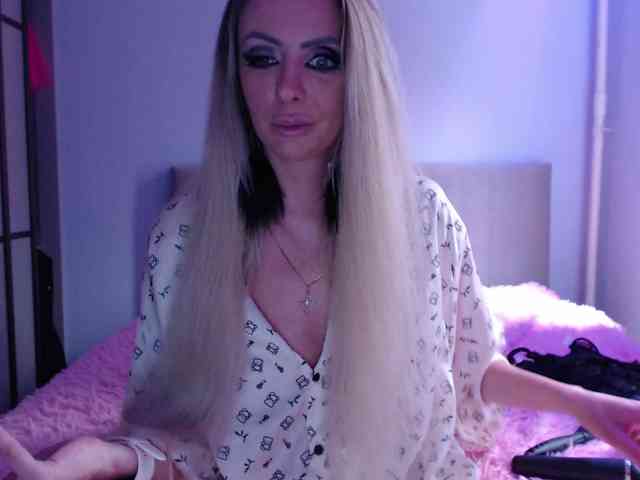 blondalina webcam