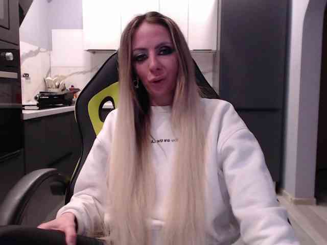 blondalina webcam