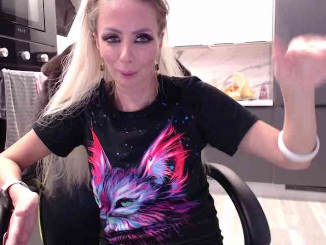 blondalina webcam