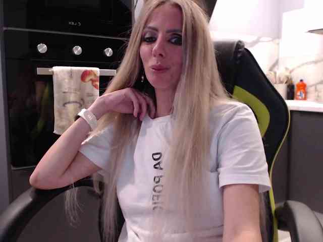 blondalina webcam