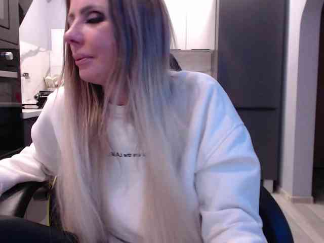 blondalina webcam