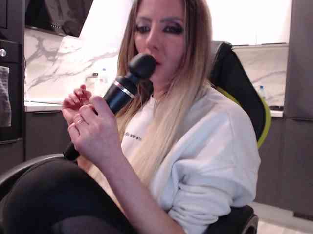 blondalina webcam