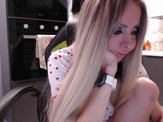 blondalina webcam