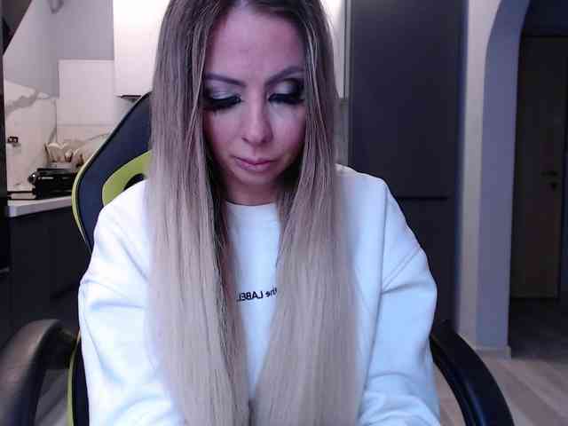 blondalina webcam