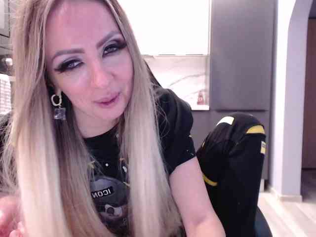 blondalina webcam