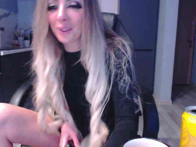 blondalina webcam