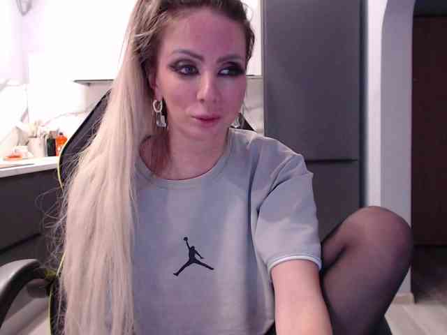 blondalina webcam