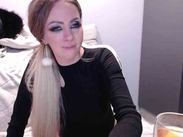 blondalina webcam