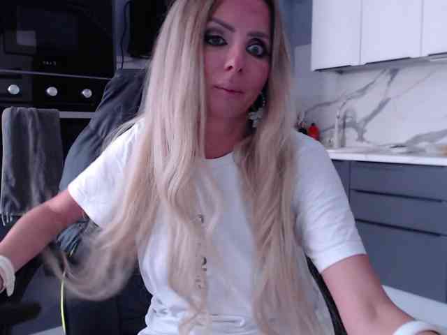 blondalina webcam
