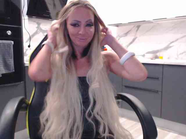 blondalina webcam