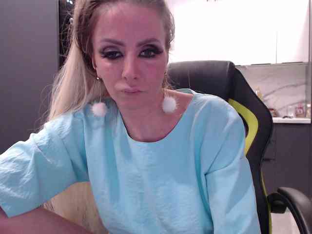 blondalina webcam