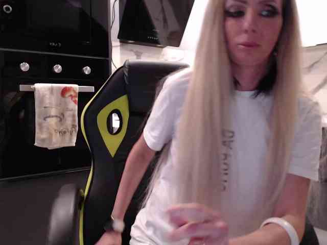 blondalina webcam