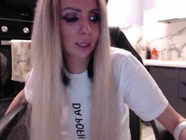 blondalina webcam