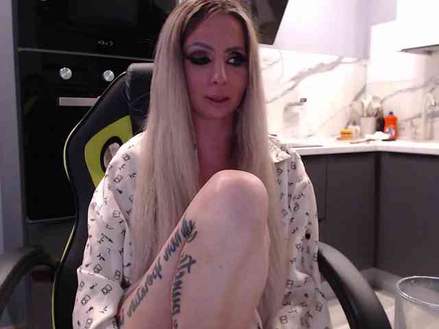 blondalina webcam
