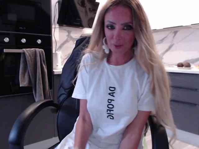 blondalina webcam