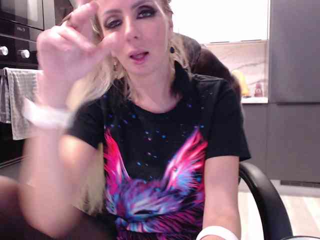 blondalina webcam
