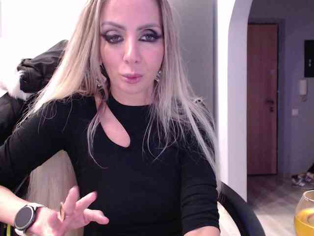 blondalina webcam