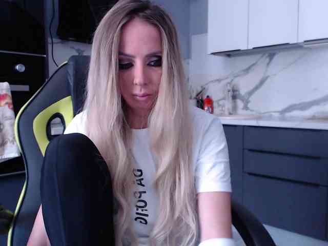 blondalina webcam