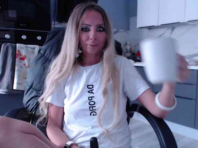 blondalina webcam