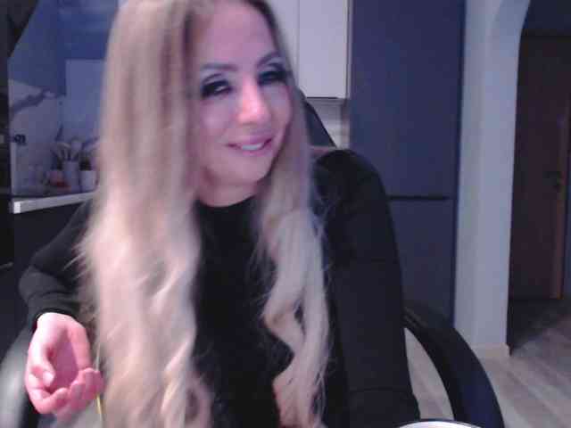 blondalina webcam