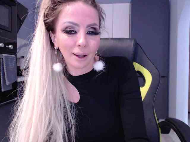 blondalina webcam