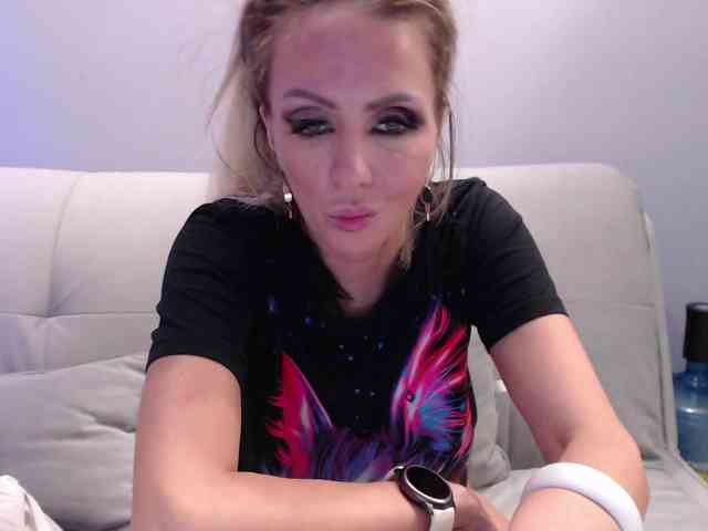 blondalina webcam