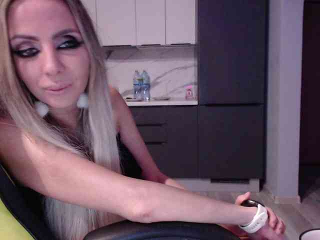 blondalina webcam