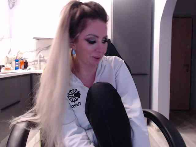 blondalina webcam
