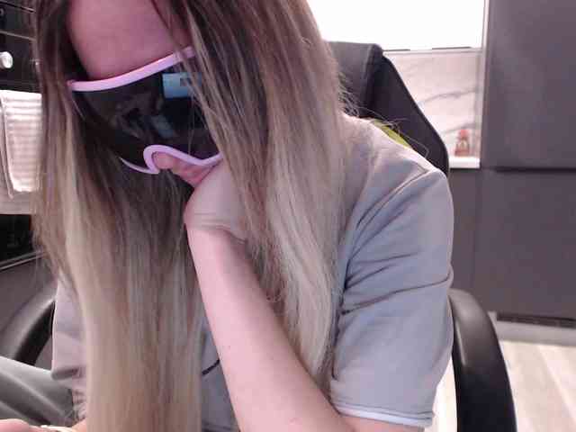 blondalina webcam