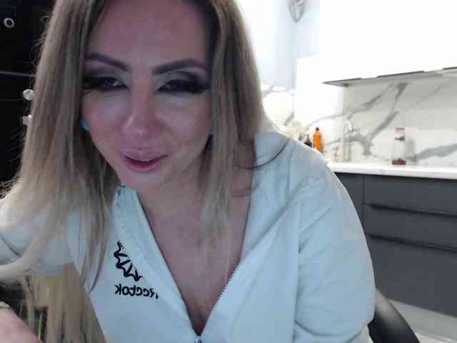 blondalina webcam