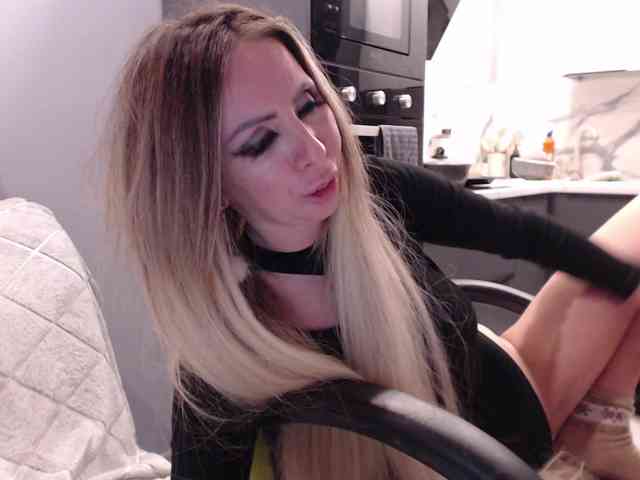blondalina webcam