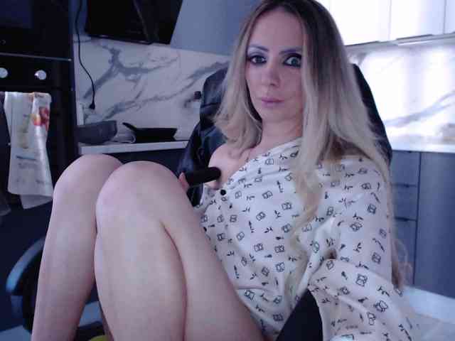 blondalina webcam