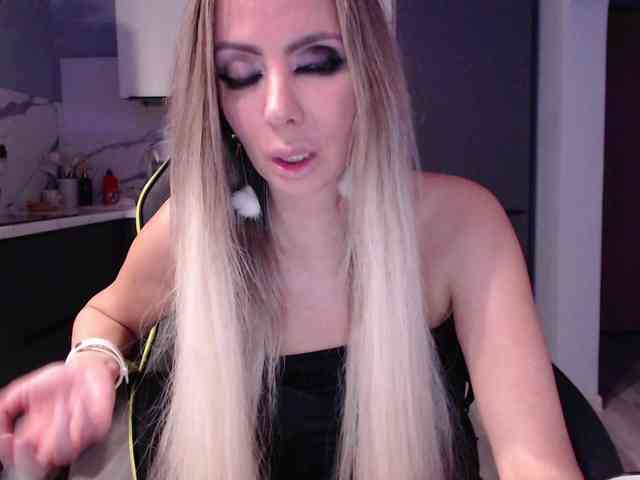 blondalina webcam