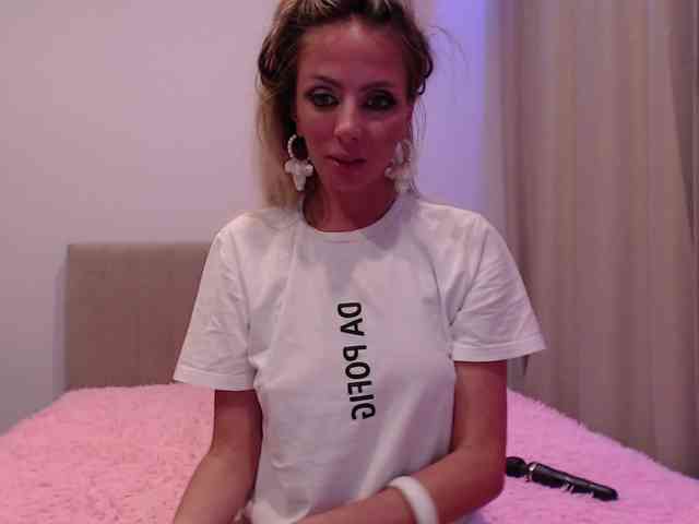 blondalina webcam