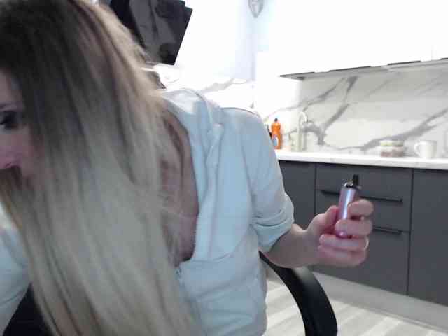 blondalina Live Webcam on BongaCams