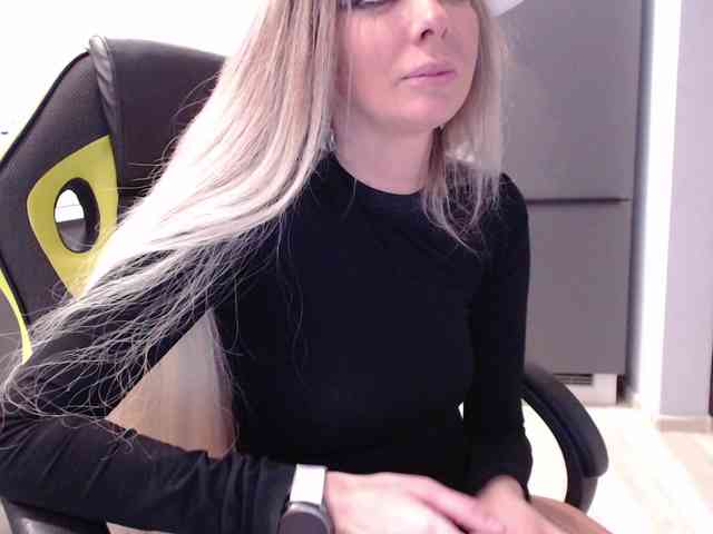 blondalina webcam