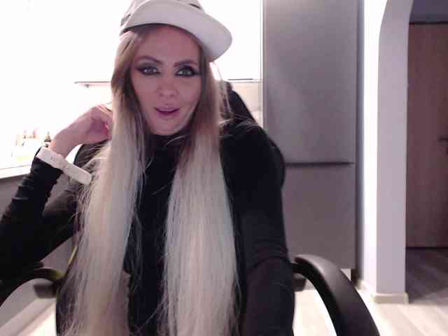 blondalina webcam