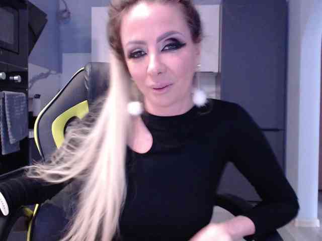 blondalina webcam